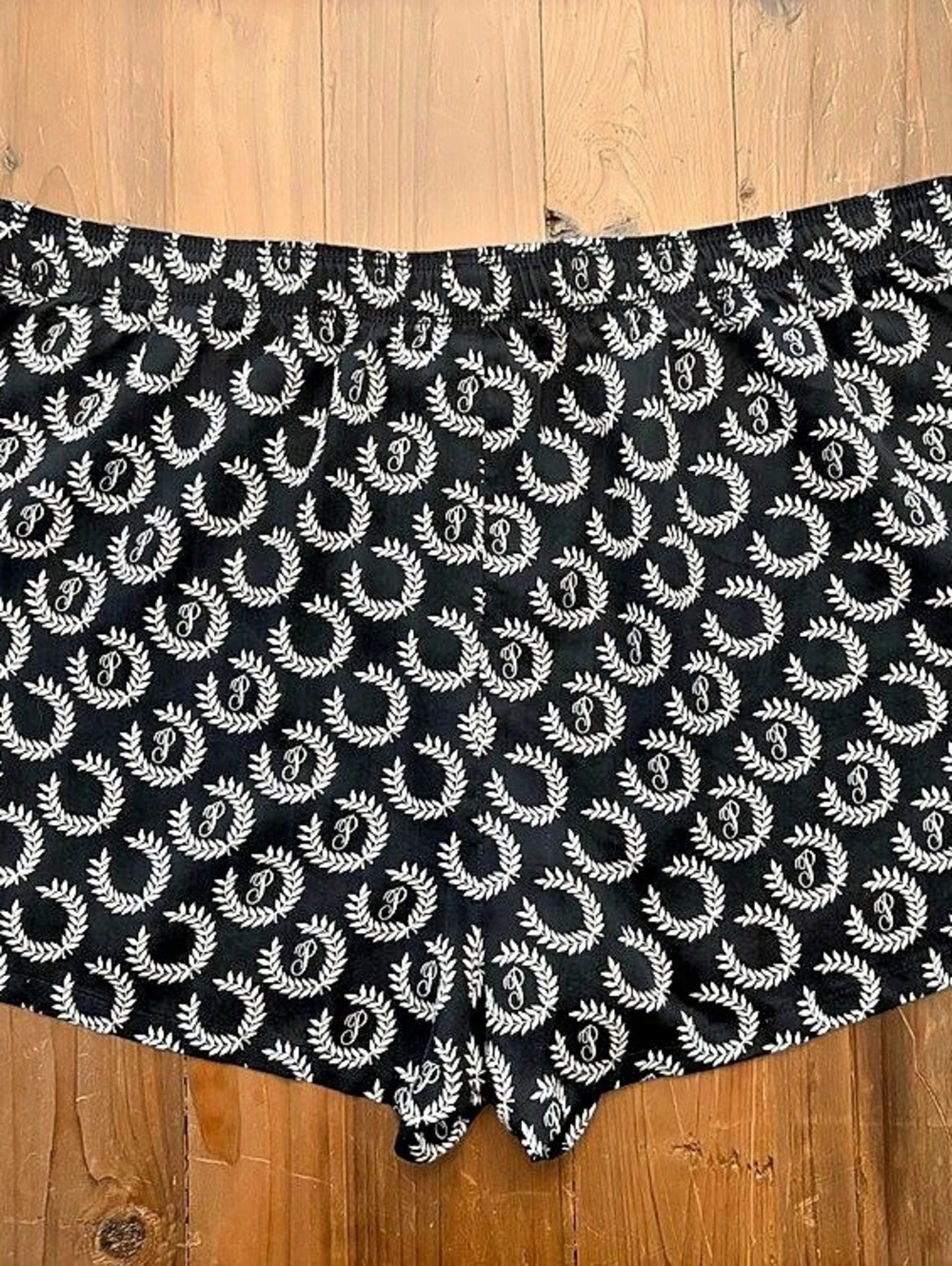 Victoria's Secret PINK Tencel Laurel Crest Shorts M